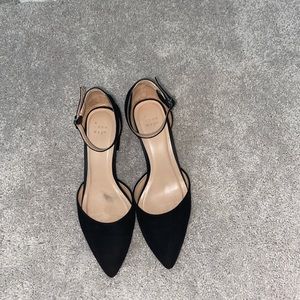 Pointed toe black heels